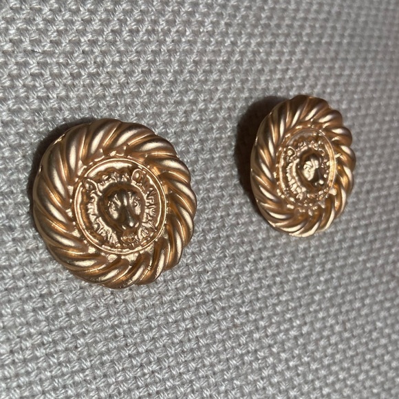 Golden matte lion coin earrings - Picture 2 of 5